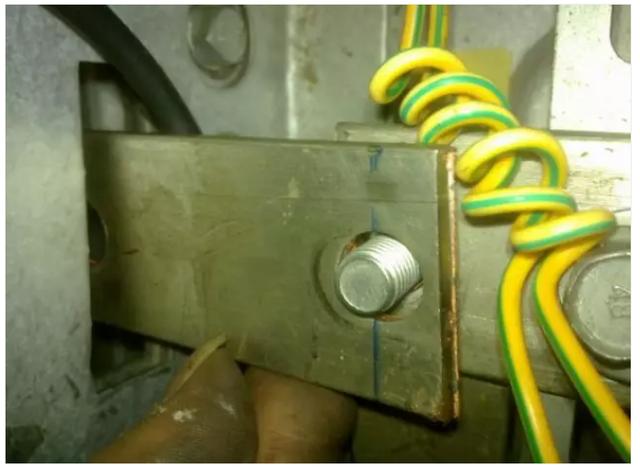 高壓開(kāi)關(guān)柜安裝過(guò)程及注意事項(xiàng)詳細(xì)說(shuō)明，有插圖，非常實(shí)用！