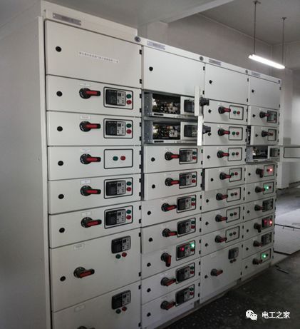 一條完成開關柜安裝，電纜橋架施工，電纜敷設及布線施工，照明配電箱施工