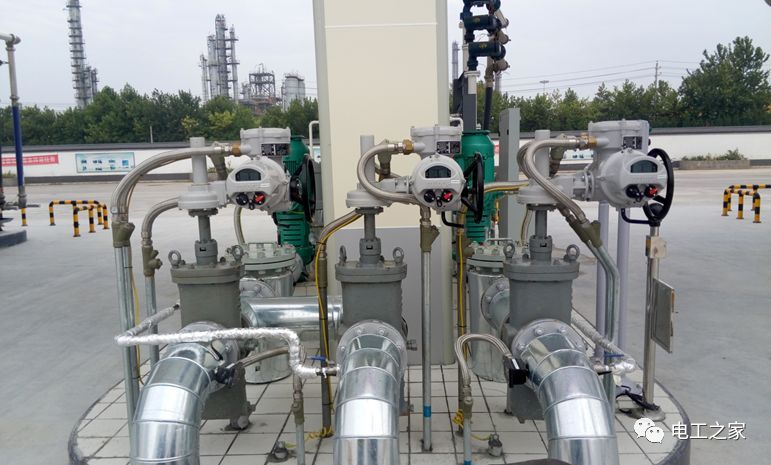 一條完成開關柜安裝，電纜橋架施工，電纜敷設及布線施工，照明配電箱施工