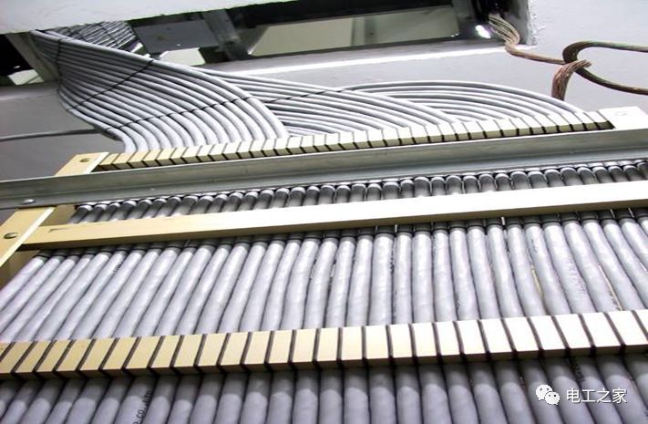 一條完成開關柜安裝，電纜橋架施工，電纜敷設及布線施工，照明配電箱施工