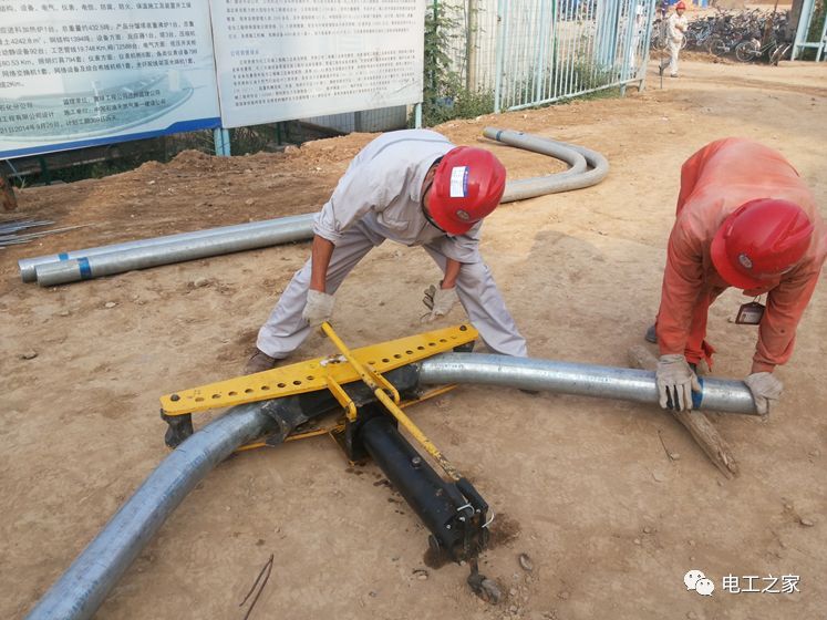 一條完成開關柜安裝，電纜橋架施工，電纜敷設及布線施工，照明配電箱施工