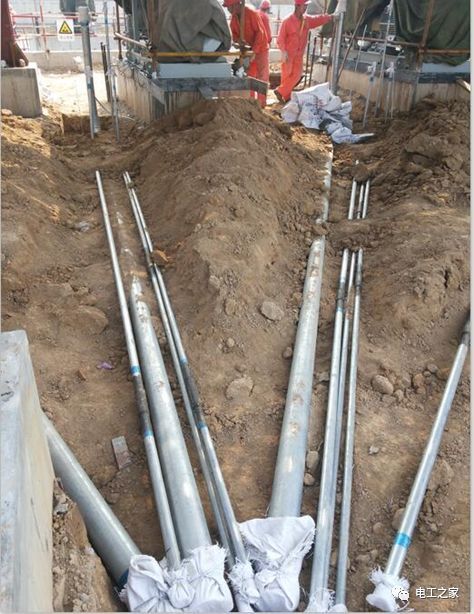 一條完成開關柜安裝，電纜橋架施工，電纜敷設及布線施工，照明配電箱施工