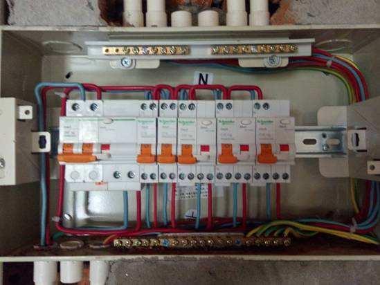 用戶配電箱主開關(guān)是否需要漏電保護?經(jīng)驗總結(jié)告訴你