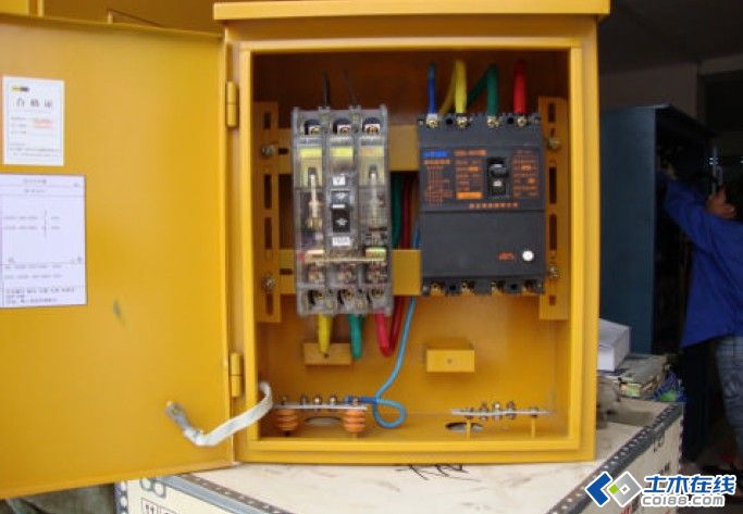 三級配電,二級保護,一機一閘一漏,一箱配電箱及施工要求