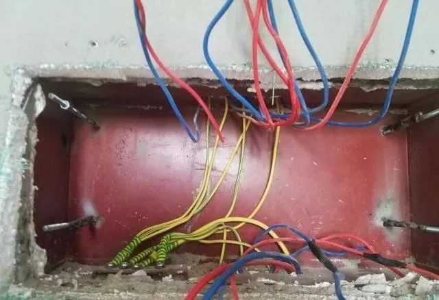 在一個建筑工地,一個建筑電工應該如何安裝一個居民配電箱!與新加入者分享